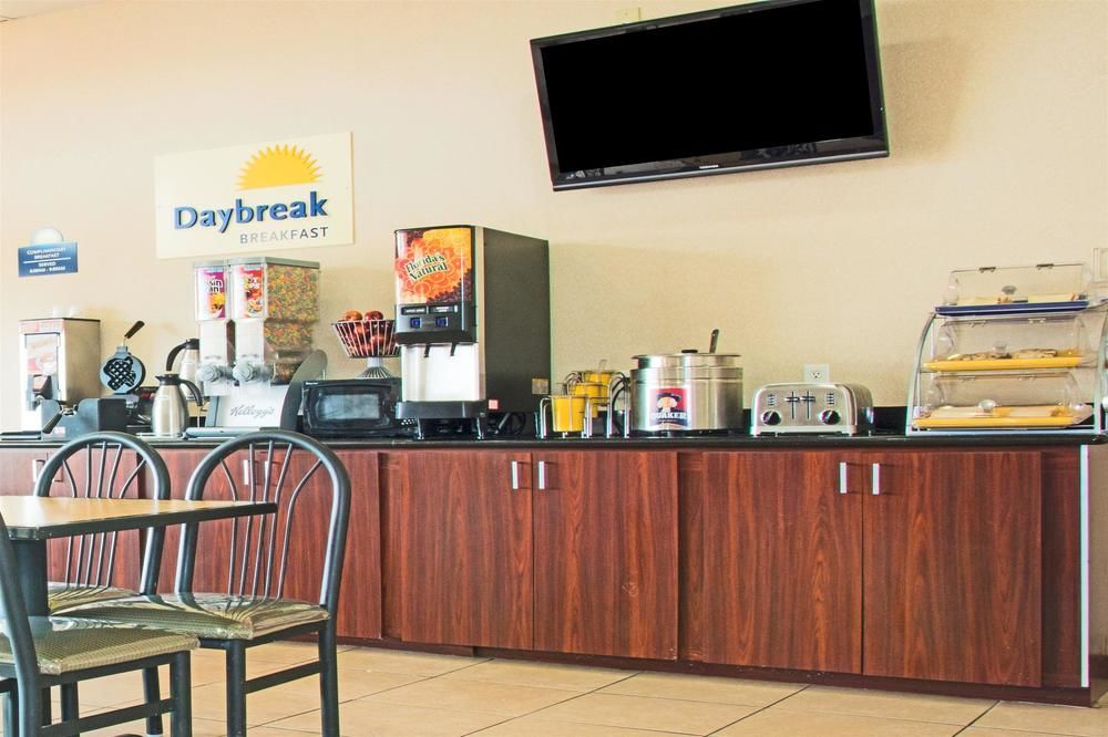 Days Inn by Wyndham Central San Antonio NW Medical Center