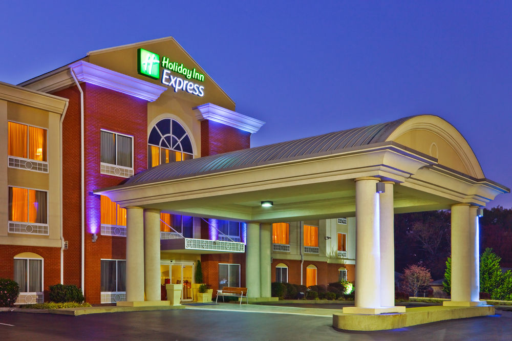HOLIDAY INN EXPRESS HOTEL AND SUITES CHATTANOOGA