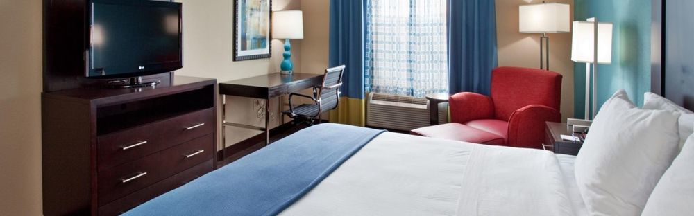 Holiday Inn Express & Suites North Kansas City