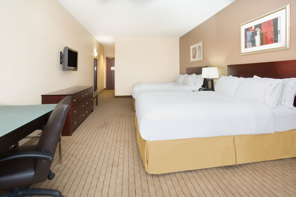 Holiday Inn Express & Suites Minot, an IHG Hotel