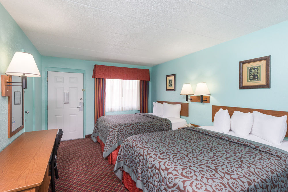 Days Inn & Suites by Wyndham Springfield on I-44