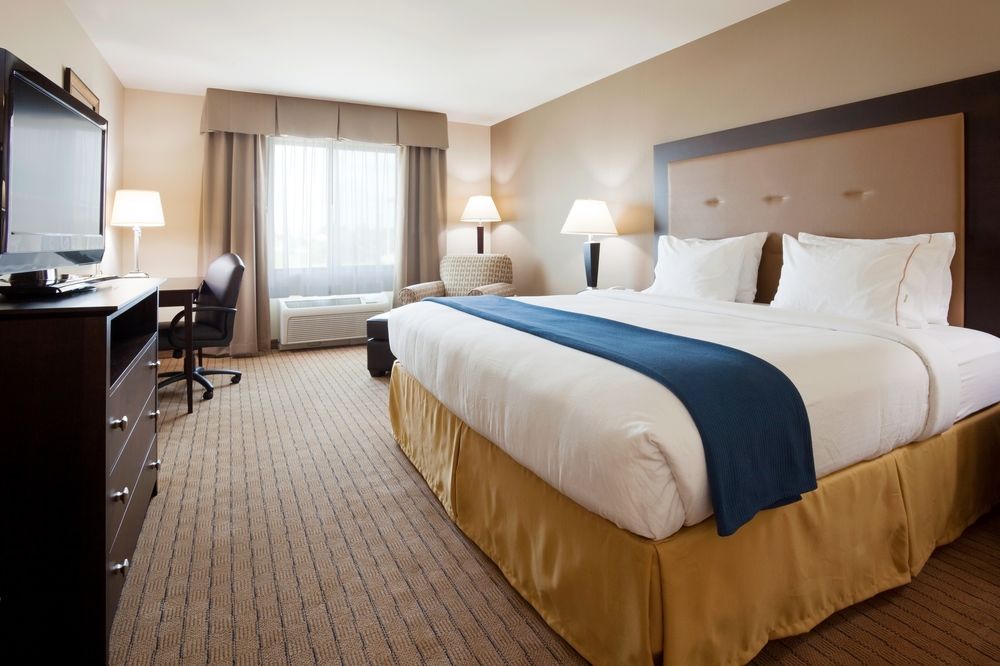 HOLIDAY INN EXPRESS HOTEL AND SUITES MADISON-VERONA