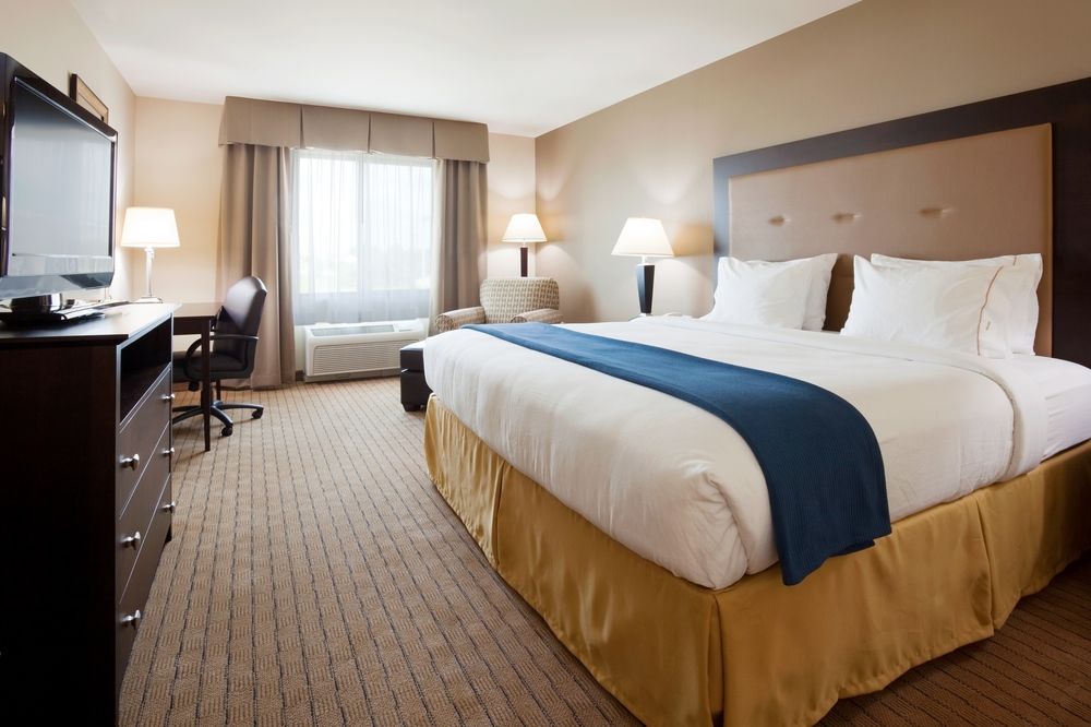 Holiday Inn Express Hotel & Suites Madison-Verona, an IHG Hotel