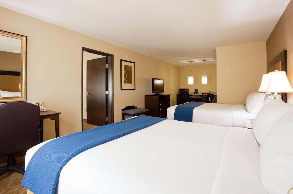 HOLIDAY INN EXPRESS HOTEL AND SUITES MADISON-VERONA