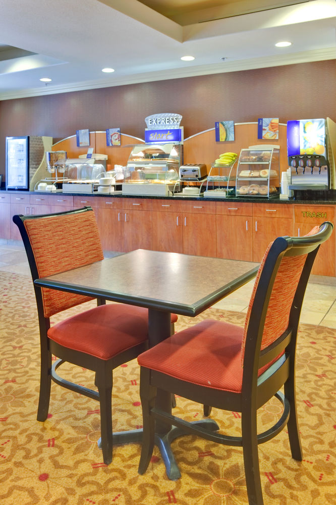 HOLIDAY INN EXPRESS HOTEL AND SUITES PORTERVILLE