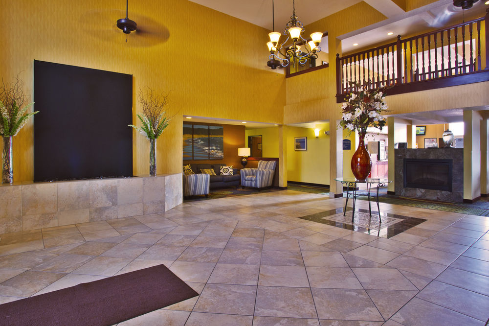 Holiday Inn Express & Suites Petoskey, an IHG Hotel