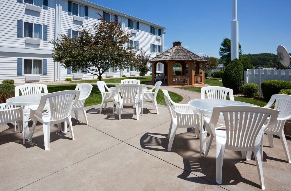 Holiday Inn Express & Suites Hudson I-94