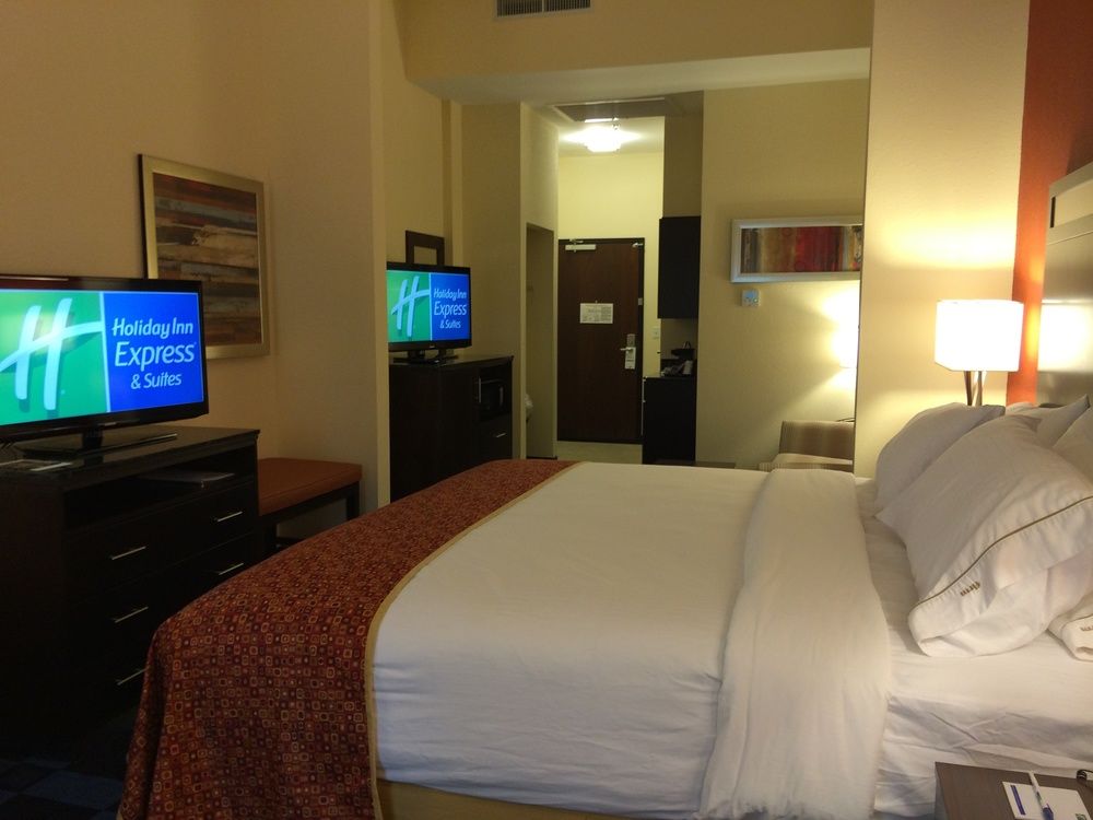 HOLIDAY INN EXPRESS & SUITES COLUMBIA UNIV AREA - HWY 63