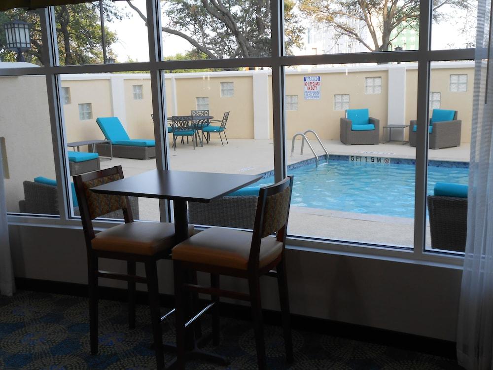 HOLIDAY INN EXPRESS HOTEL AND SUITES HOUSTON-NW