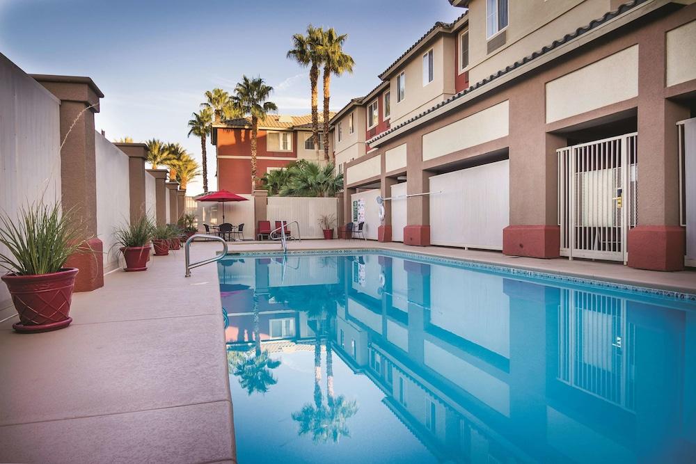 La Quinta Inn & Suites by Wyndham Las Vegas Red Rock