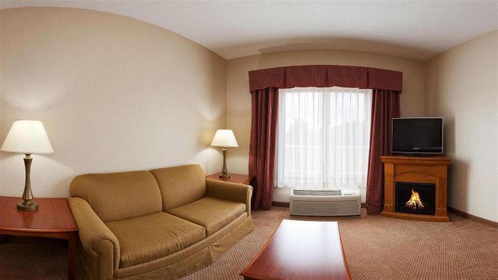 HOLIDAY INN EXPRESS & SUITES GRAND BLANC