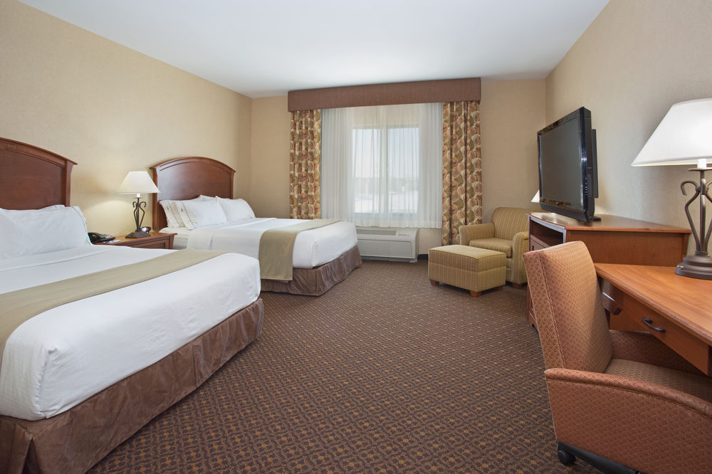 Holiday Inn Express and Suites Mitchell