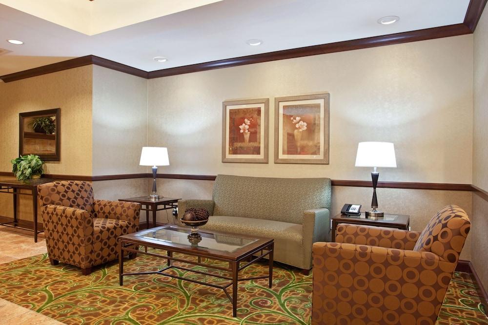 HOLIDAY INN EXPRESS HOTEL AND SUITES PERU - LASALLE AREA