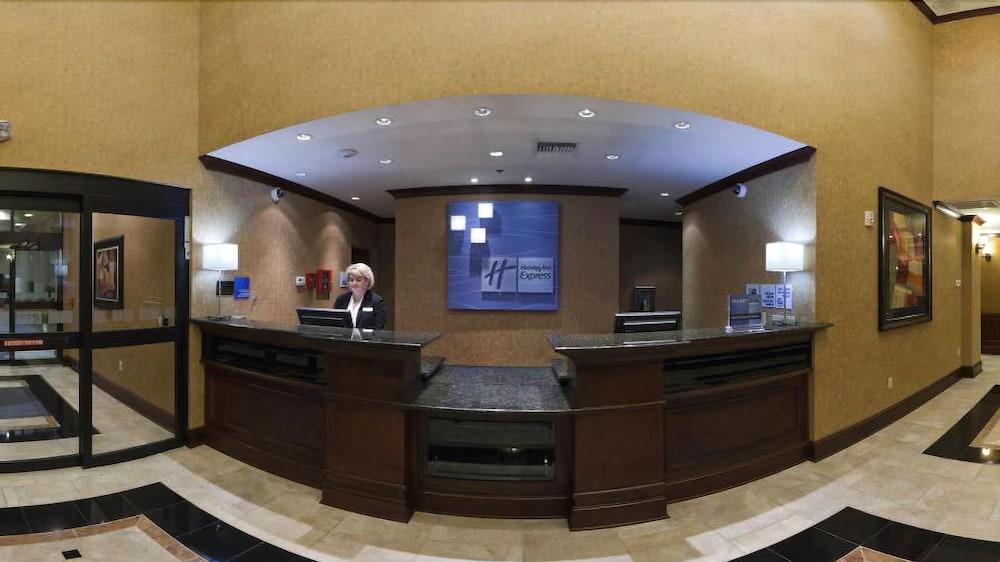 HOLIDAY INN EXPRESS HOTEL AND SUITES POTEAU