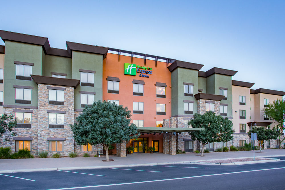 HOLIDAY INN EXPRESS HOTEL AND SUITES