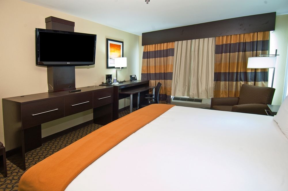 Holiday Inn Express & Suites Jackson / Pearl Intl Airport, an IHG Hotel