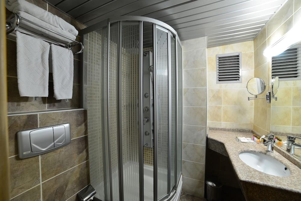 Royal Carine Hotel