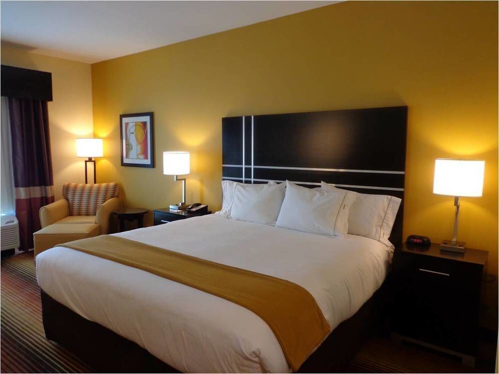 HOLIDAY INN EXPRESS & SUITES PRATTVILLE SOUTH