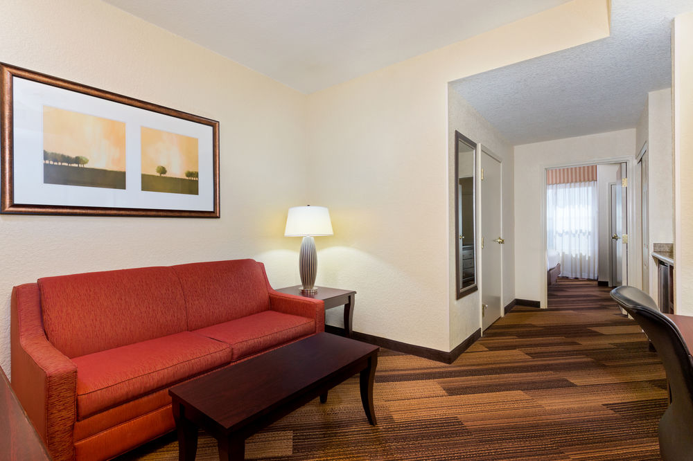 COUNTRY INN AND SUITES LAKELAND