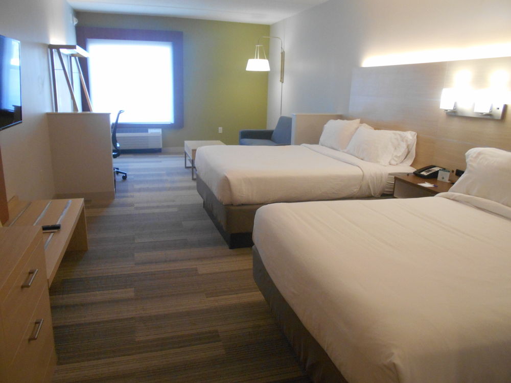 HOLIDAY INN EXPRESS & SUITES NORTH SHORE