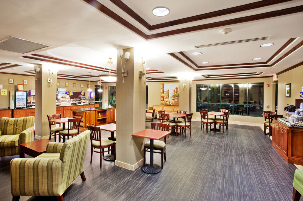 Holiday Inn Express Hotel & Suites Macon-West, an IHG Hotel