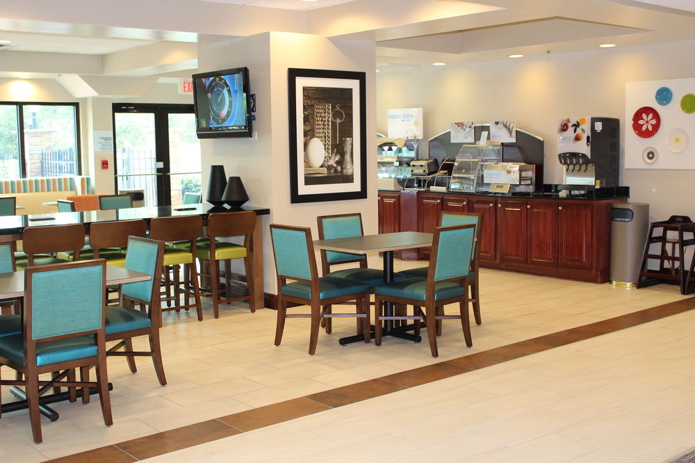 Holiday Inn Express & Suites Mobile West I-10, an IHG Hotel