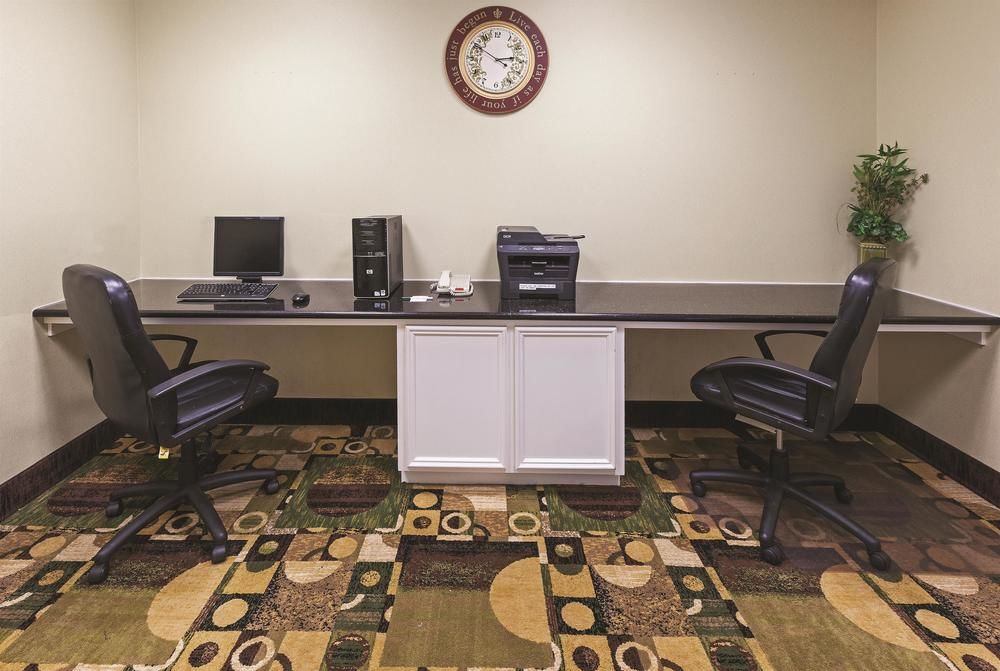 La Quinta Inn & Suites by Wyndham Houston - Magnolia