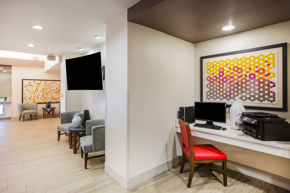 Holiday Inn Express & Suites Bellevue, an IHG Hotel