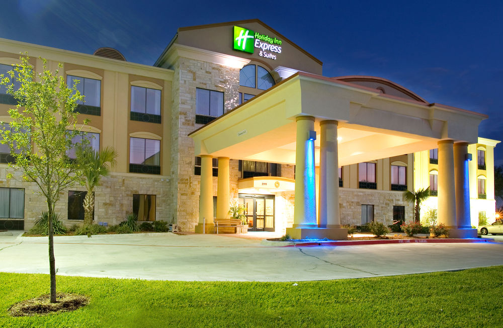 Holiday Inn Express Suites Beeville, an IHG Hotel