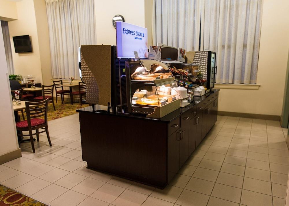 HOLIDAY INN EXPRESS BALTIMORE-DOWNTOWN