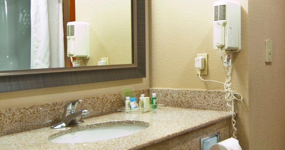 HOLIDAY INN HOTEL AND SUITES SLIDELL