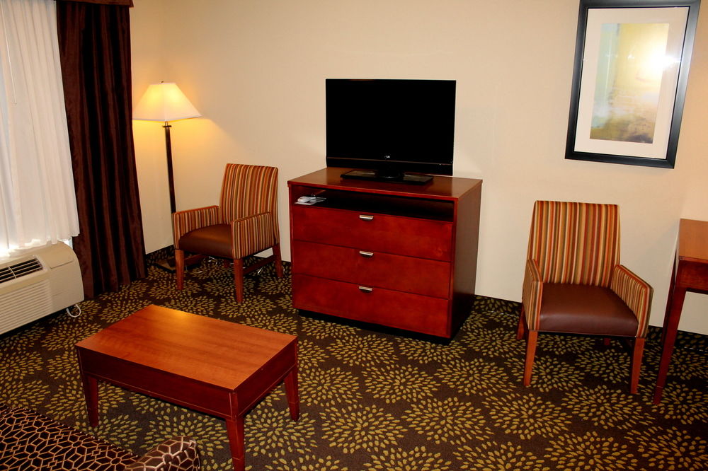 Holiday Inn Express & Suites Starkville, an IHG Hotel