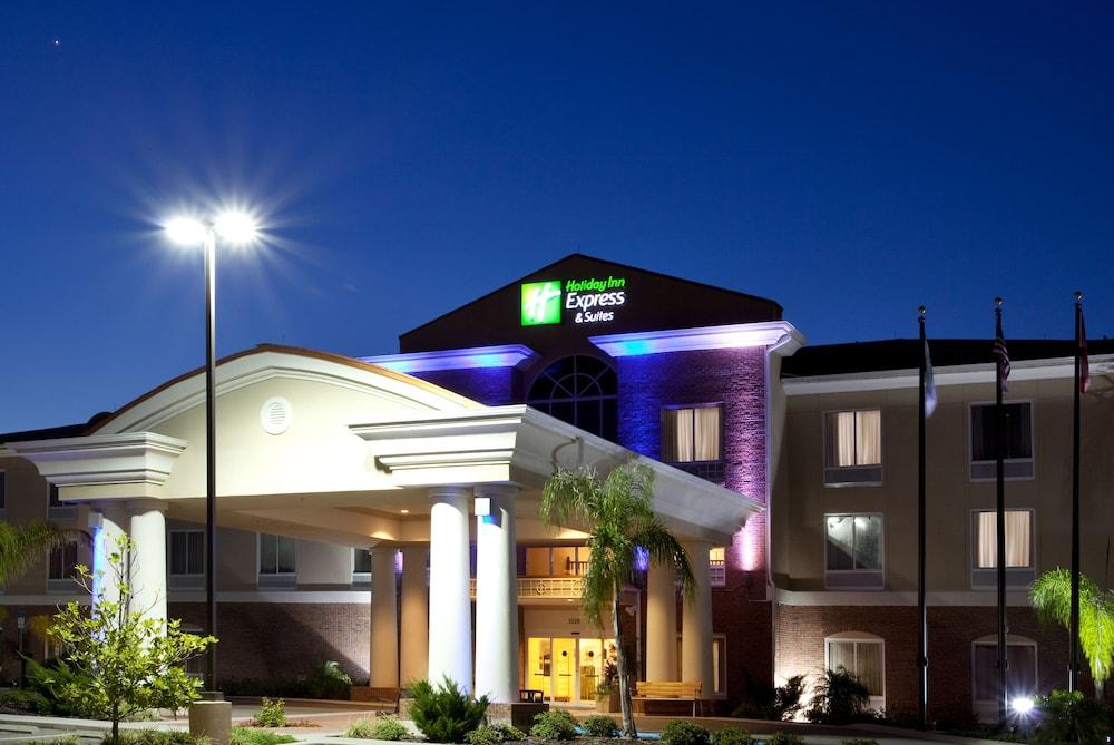 HOLIDAY INN EXPRESS HOTEL AND SUITES SPRING HILL