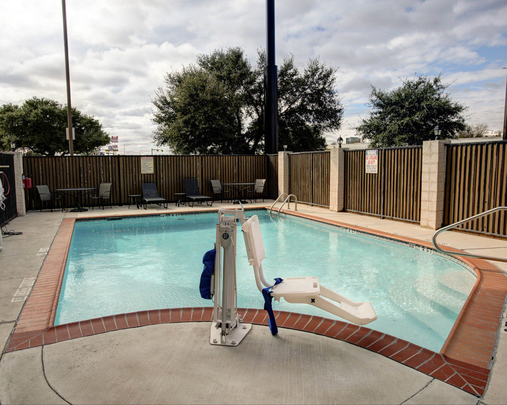 Comfort Suites Near Texas State University