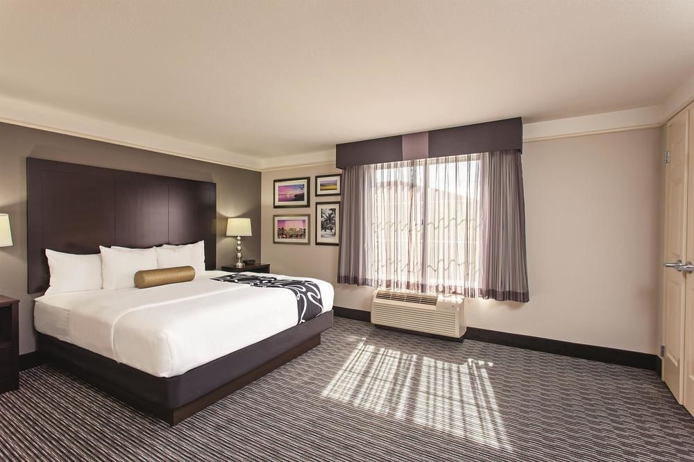 La Quinta Inn & Suites by Wyndham Santa Clarita - Valencia