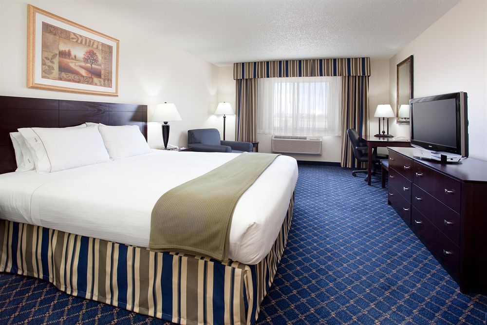 HOLIDAY INN EXPRESS HOTEL AND SUITES SCOTTSBLUFF-GERING
