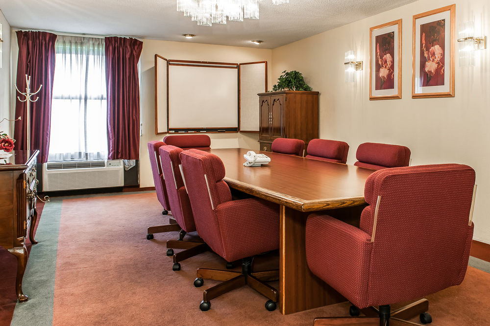Quality Inn & Suites Shelbyville I-74