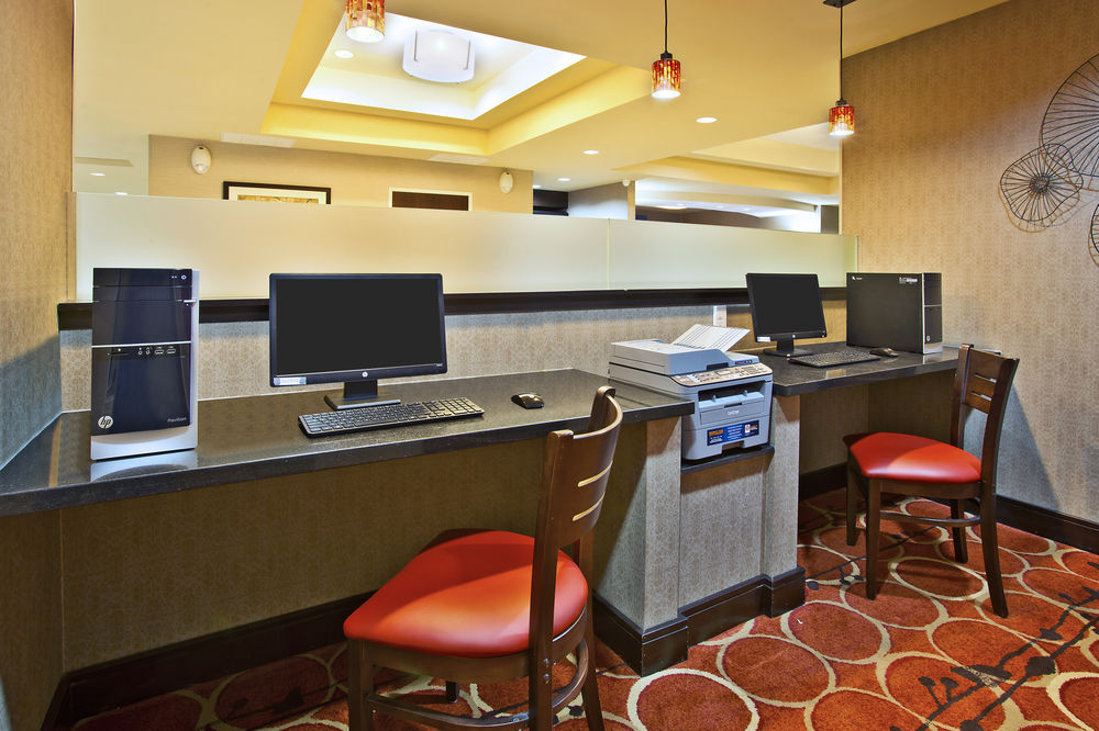 Holiday Inn Express and Suites Springfield Dayton
