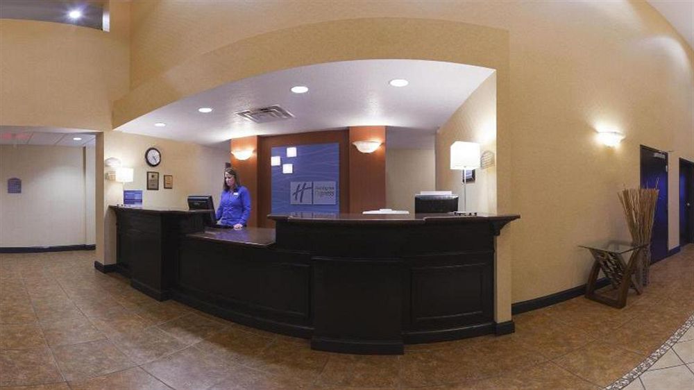 Holiday Inn Express & Suites Brandon, an IHG Hotel