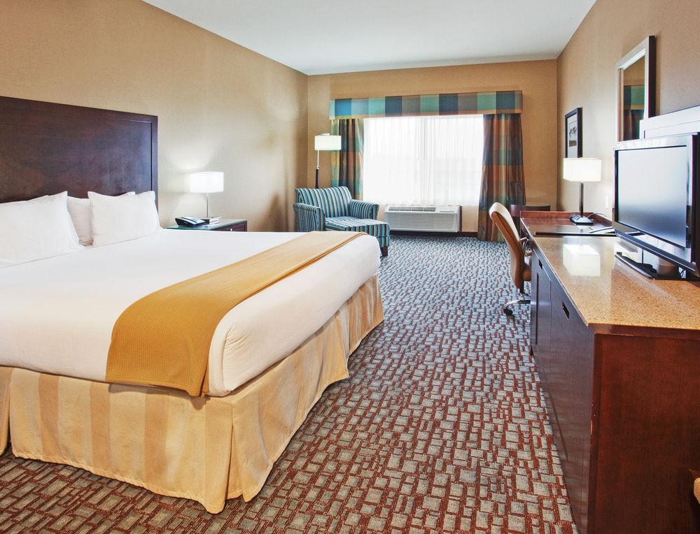 Holiday Inn Express & Suites Salinas, an IHG Hotel