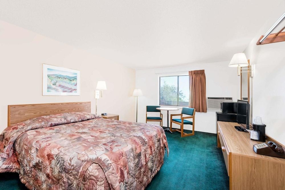 SUPER 8 MOTEL - BELLE FOURCHE