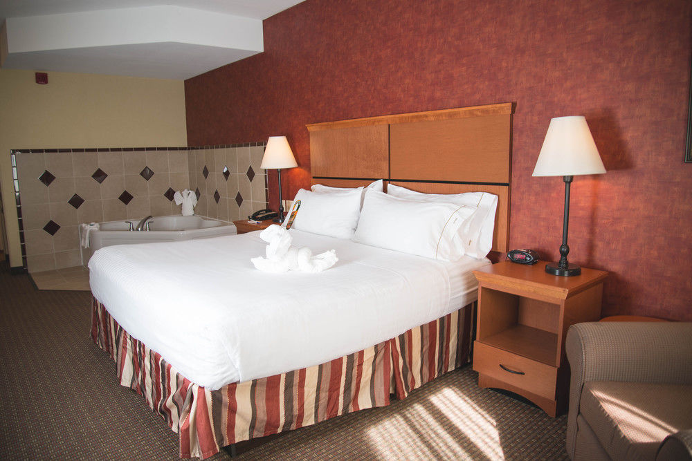 HOLIDAY INN EXPRESS HOTEL AND SUITES LOVELAND