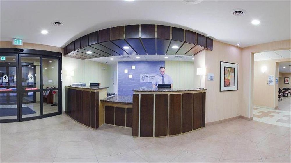HOLIDAY INN EXPRESS HOTEL AND SUITES LINCOLN AIRPORT