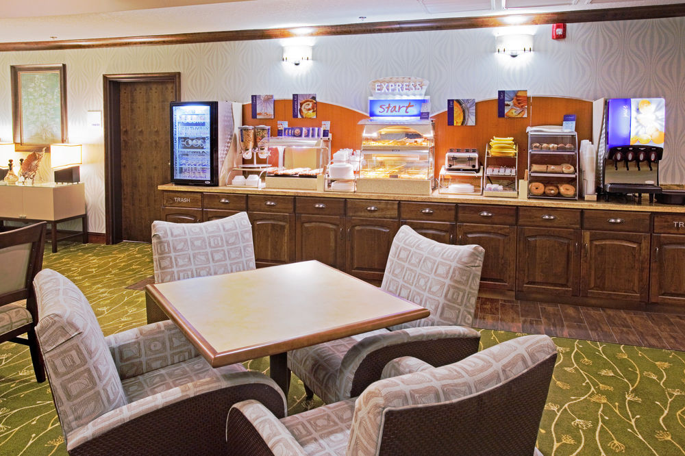 Holiday Inn Express & Suites Logan
