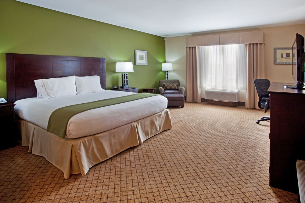 Holiday Inn Express Hotel & Suites Columbus-Fort Benning, an IHG Hotel