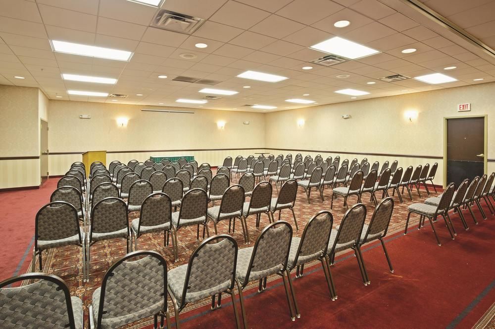 La Quinta Inn & Suites by Wyndham Cincinnati Sharonville