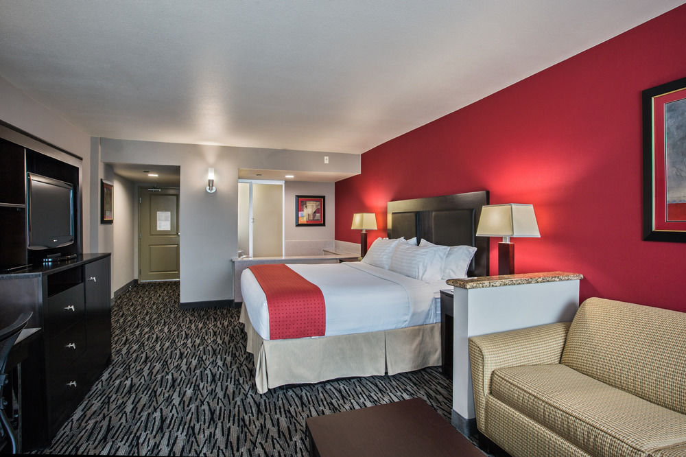 HOLIDAY INN HOTEL AND SUITES ANAHEIM - FULLERTON