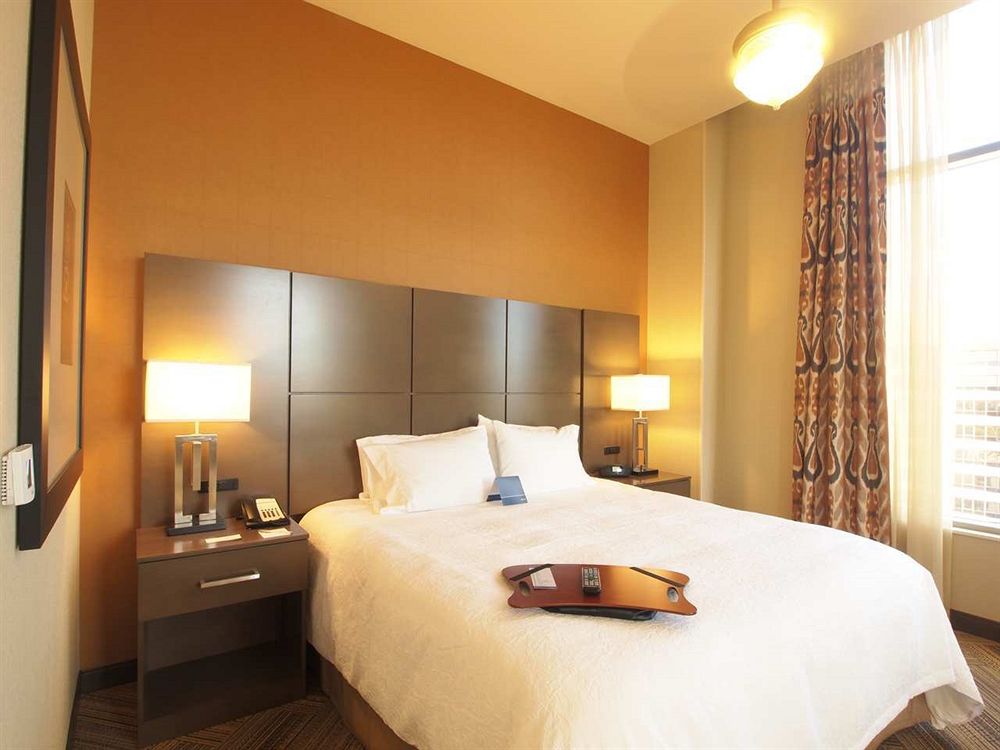 Hampton Inn & Suites Austin @ The University / Capitol