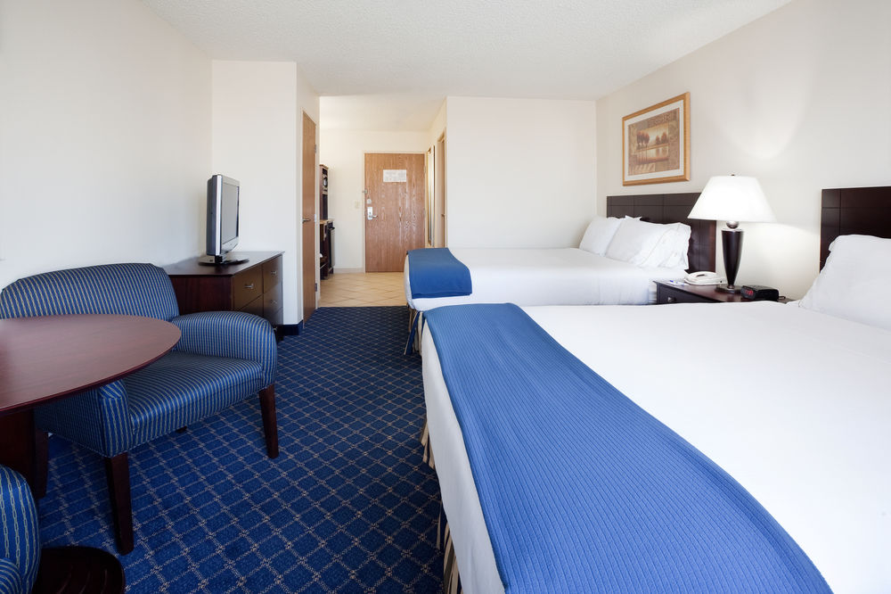 HOLIDAY INN EXPRESS HOTEL AND SUITES TORRINGTON