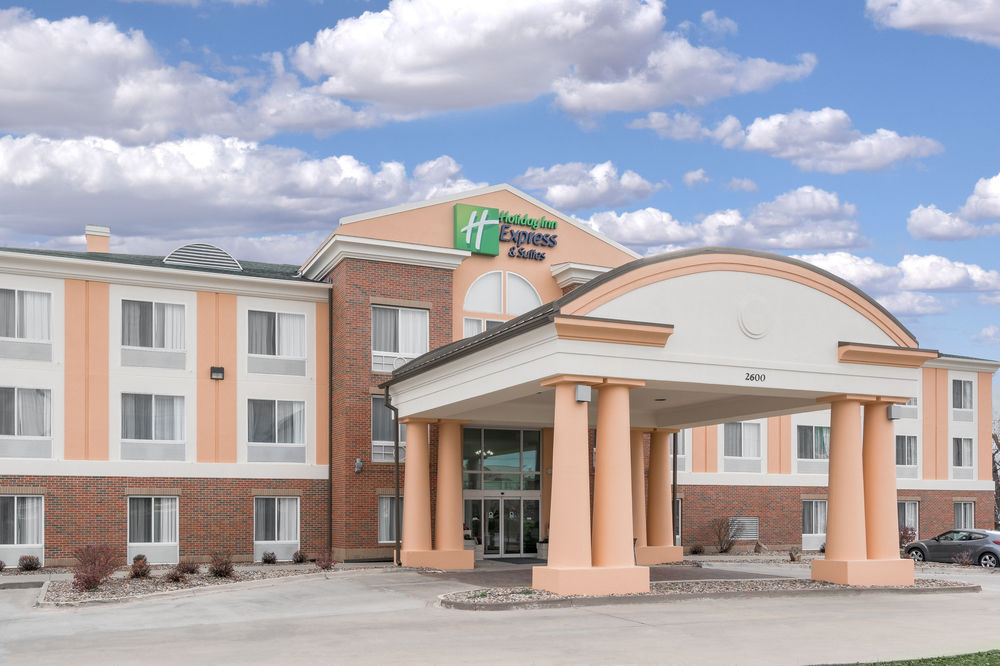 HOLIDAY INN EXPRESS HOTEL AND SUITES AMES